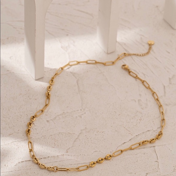 Beautiful gold plated necklace - Picture 2 of 3